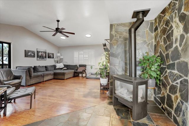 11385 Francis Dr, Grass Valley, CA 95949