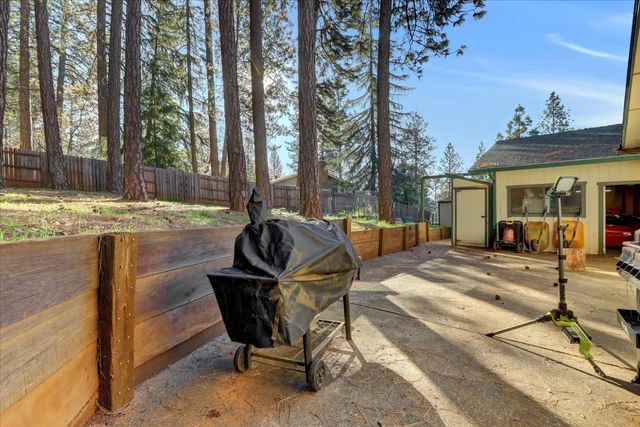 11385 Francis Dr, Grass Valley, CA 95949