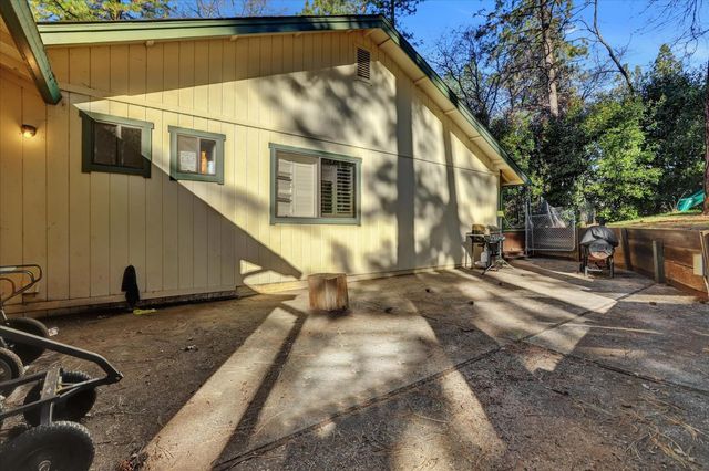 11385 Francis Dr, Grass Valley, CA 95949
