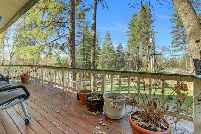 11385 Francis Dr, Grass Valley, CA 95949