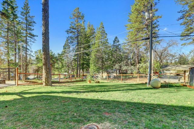 11385 Francis Dr, Grass Valley, CA 95949