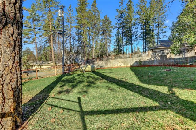 11385 Francis Dr, Grass Valley, CA 95949