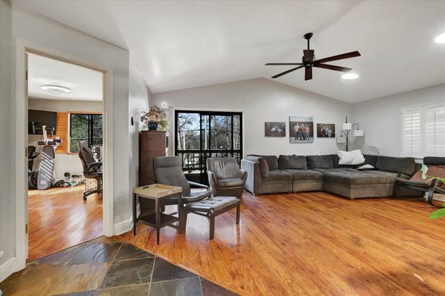 11385 Francis Dr, Grass Valley, CA 95949