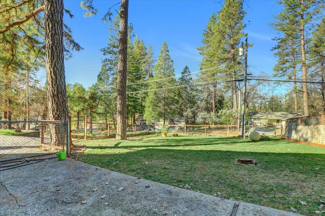 11385 Francis Dr, Grass Valley, CA 95949