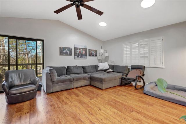 11385 Francis Dr, Grass Valley, CA 95949