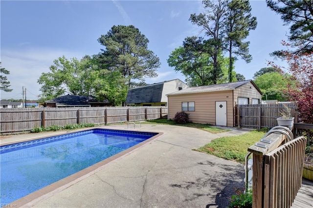 2027 Kilby LN, Suffolk, VA 23434