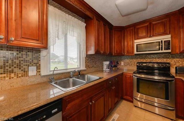2027 Kilby LN, Suffolk, VA 23434