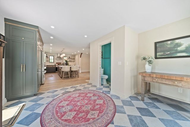 32 County St, Lakeville, MA 02347