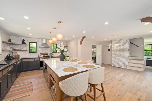 32 County St, Lakeville, MA 02347