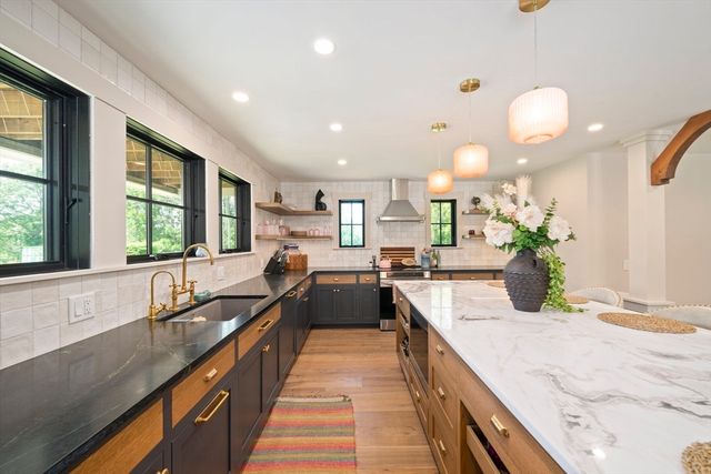 32 County St, Lakeville, MA 02347