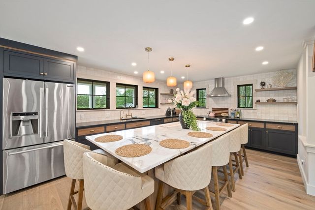 32 County St, Lakeville, MA 02347