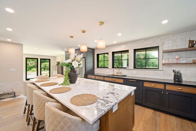 32 County St, Lakeville, MA 02347
