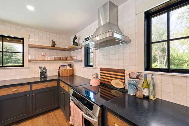 32 County St, Lakeville, MA 02347