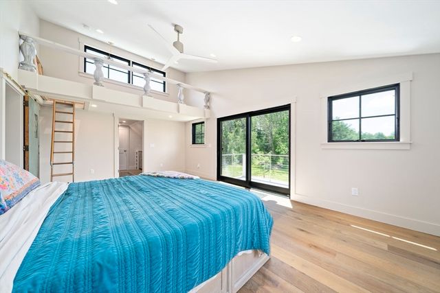 32 County St, Lakeville, MA 02347