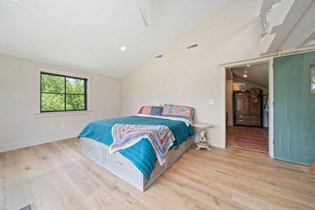 32 County St, Lakeville, MA 02347