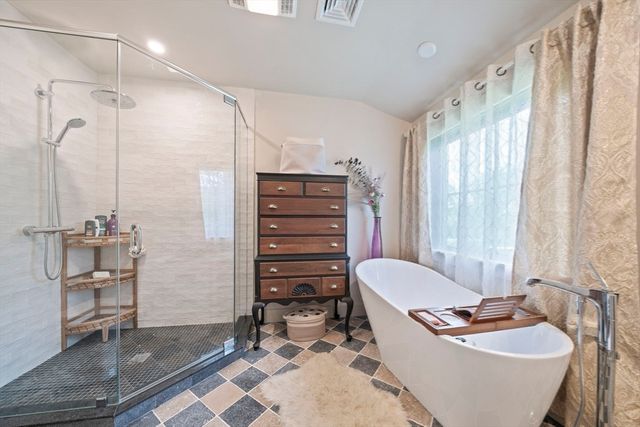 32 County St, Lakeville, MA 02347