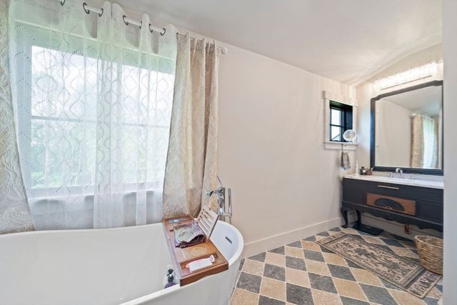 32 County St, Lakeville, MA 02347