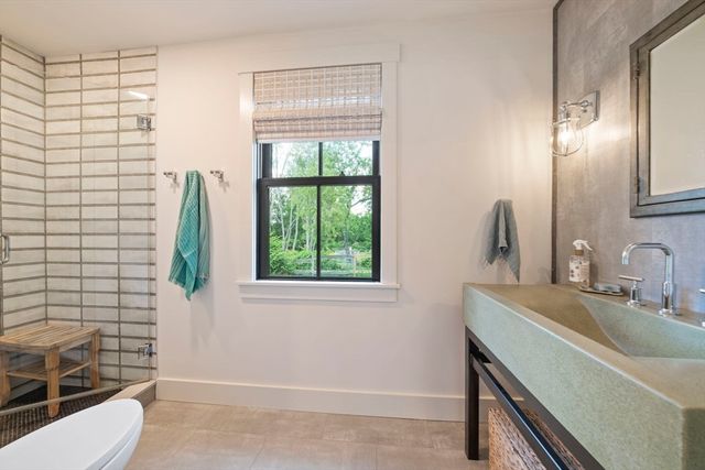 32 County St, Lakeville, MA 02347
