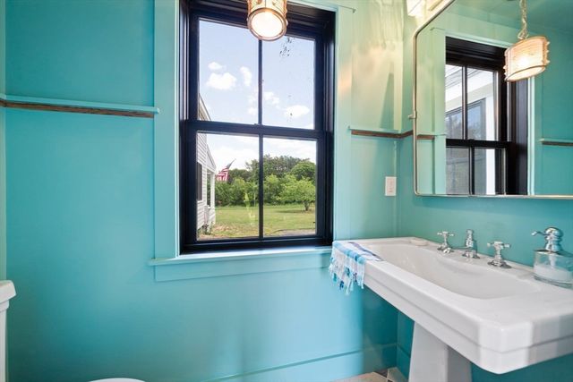 32 County St, Lakeville, MA 02347