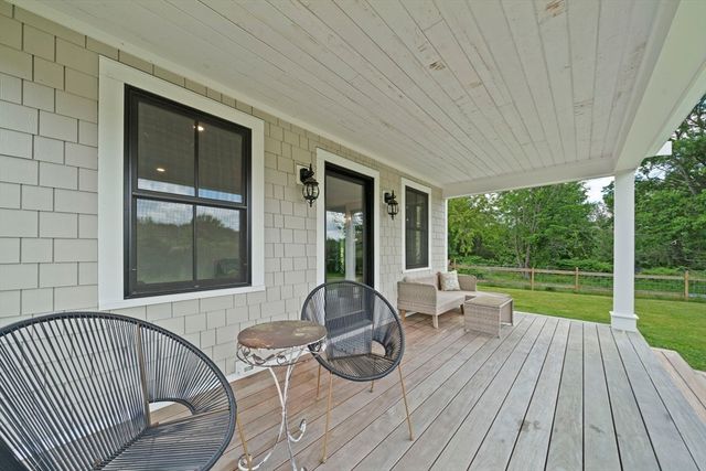 32 County St, Lakeville, MA 02347