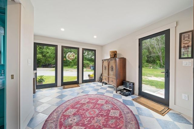 32 County St, Lakeville, MA 02347