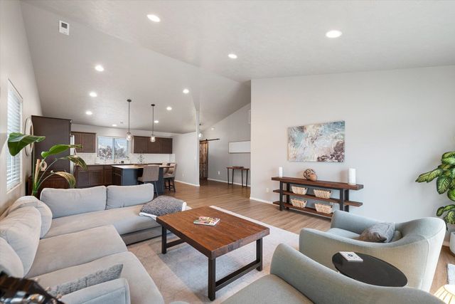 1910 W Maxine Ave, Spokane, WA 99208