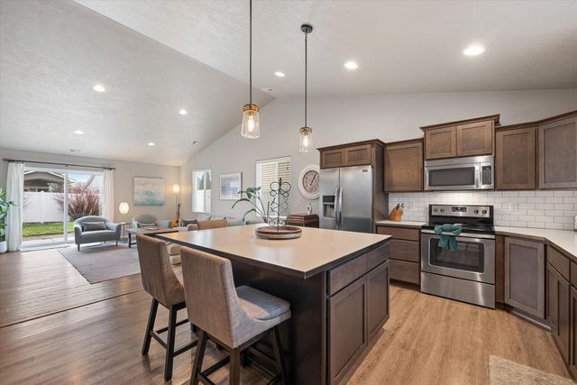 1910 W Maxine Ave, Spokane, WA 99208