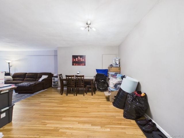 12 Westchester Avenue 2L, White Plains, NY 10601