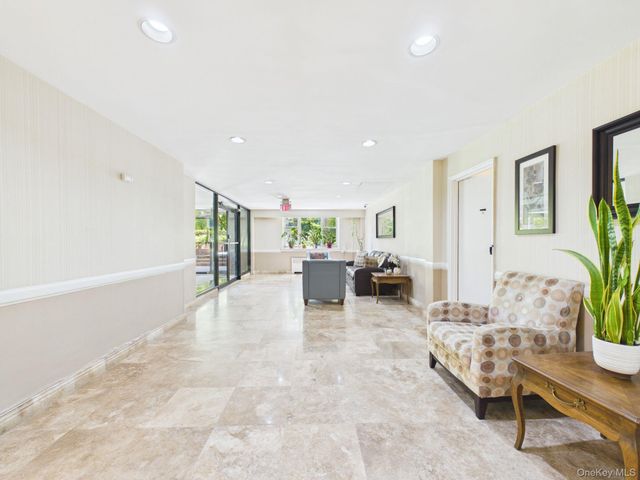 12 Westchester Avenue 2L, White Plains, NY 10601