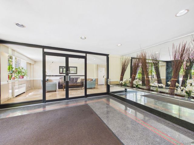 12 Westchester Avenue 2L, White Plains, NY 10601