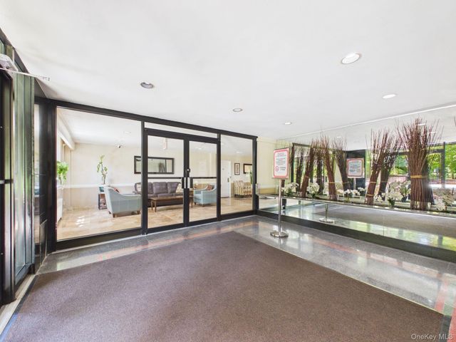 12 Westchester Avenue 2L, White Plains, NY 10601