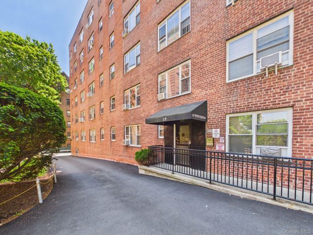12 Westchester Avenue 2L, White Plains, NY 10601