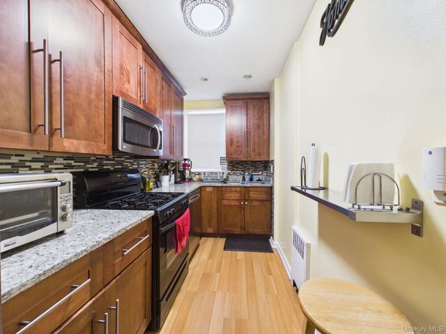 12 Westchester Avenue 2L, White Plains, NY 10601