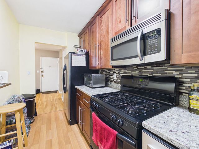 12 Westchester Avenue 2L, White Plains, NY 10601