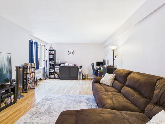 12 Westchester Avenue 2L, White Plains, NY 10601