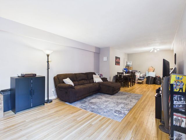 12 Westchester Avenue 2L, White Plains, NY 10601