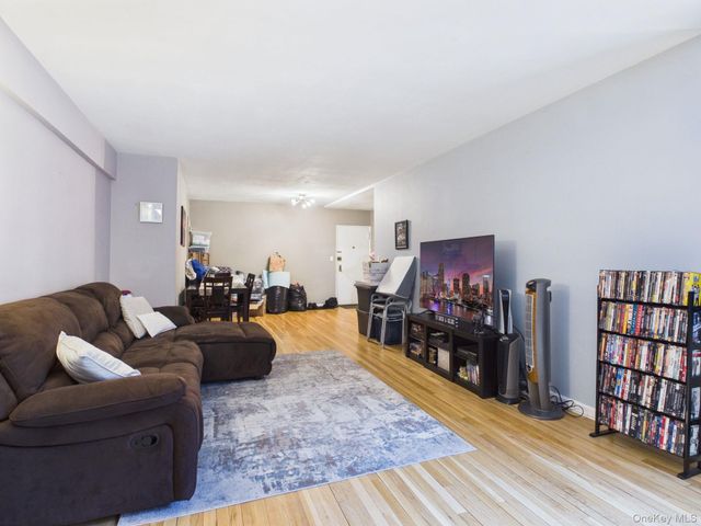 12 Westchester Avenue 2L, White Plains, NY 10601