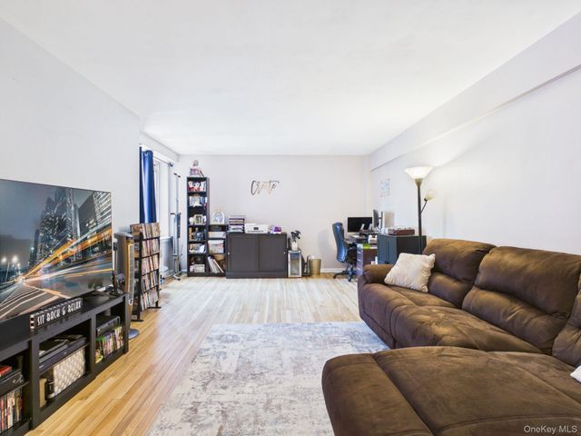 12 Westchester Avenue 2L, White Plains, NY 10601