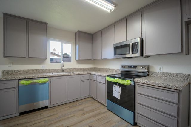 744 Wentworth Ave, Manteca, CA 95336