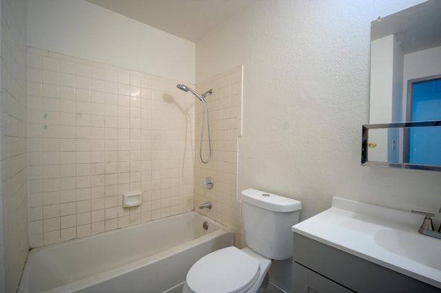 744 Wentworth Ave, Manteca, CA 95336