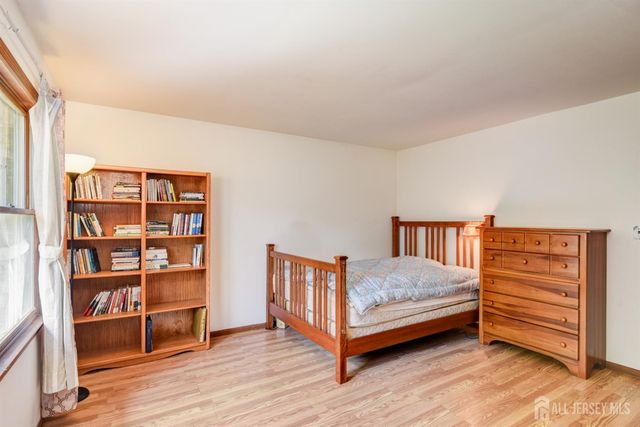61 Avenue I Avenue, Monroe, NJ 08831