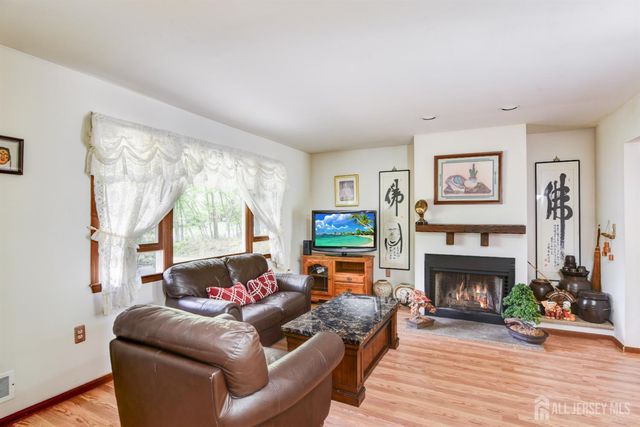 61 Avenue I Avenue, Monroe, NJ 08831