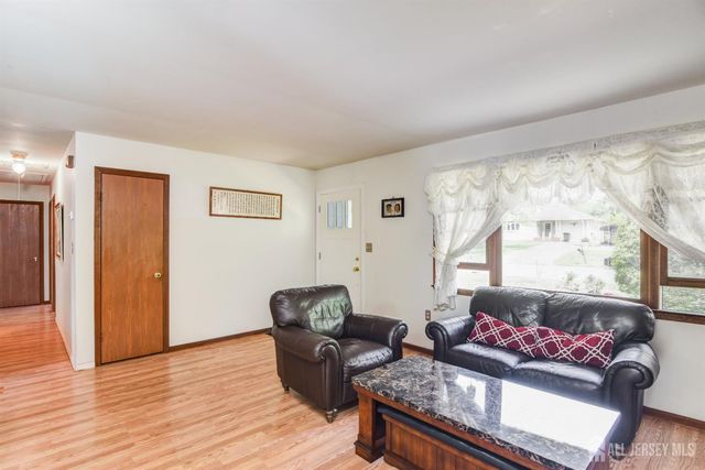 61 Avenue I Avenue, Monroe, NJ 08831