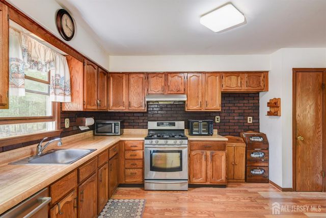 61 Avenue I Avenue, Monroe, NJ 08831