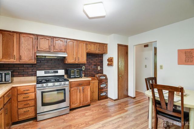 61 Avenue I Avenue, Monroe, NJ 08831