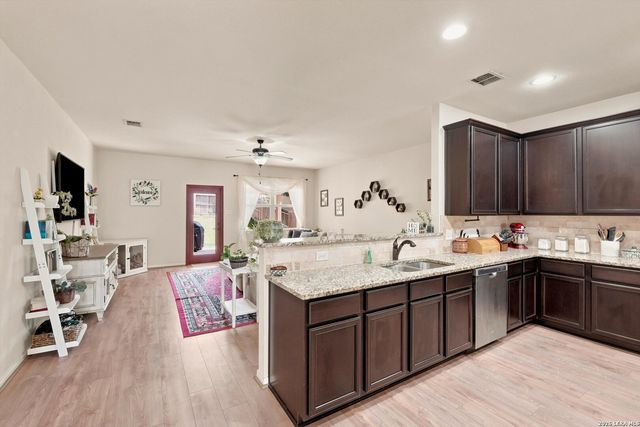 12728 SHORELINE DR, San Antonio, TX 78254