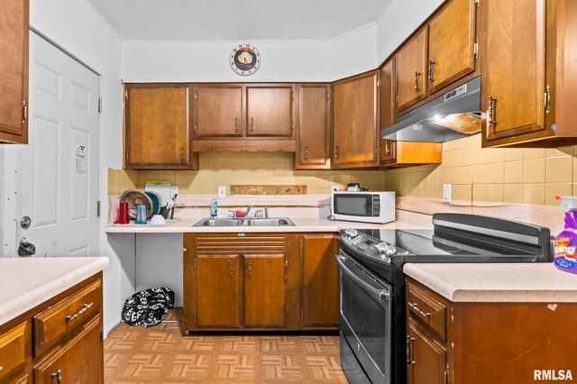 1328 N Ledlie Avenue, Springfield, IL 62702