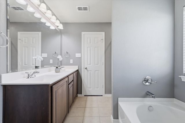 12000 Castleford Way, Fort Worth, TX 76036