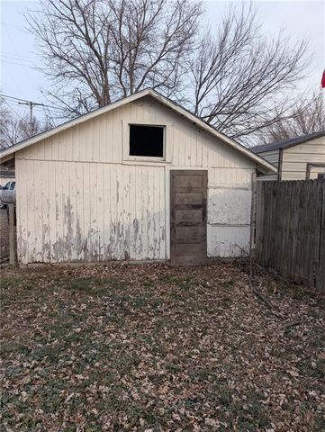 1809 Garfield Avenue, St Joseph, MO 64503