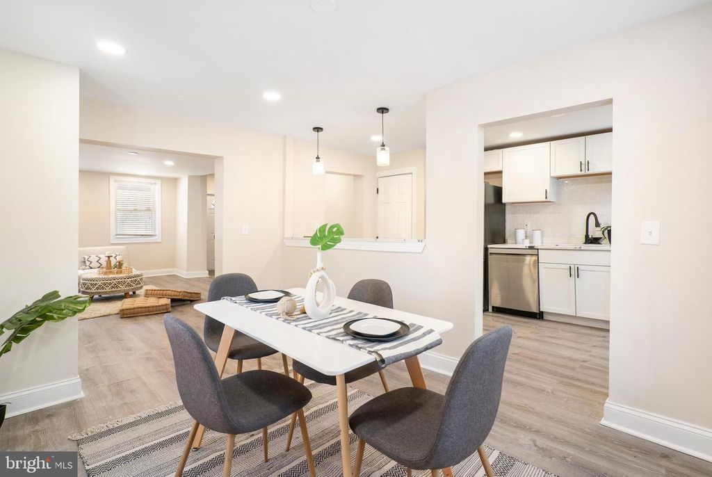 Image 10 of property listing at 3028 TIOGA PKWY, Baltimore, MD 21215